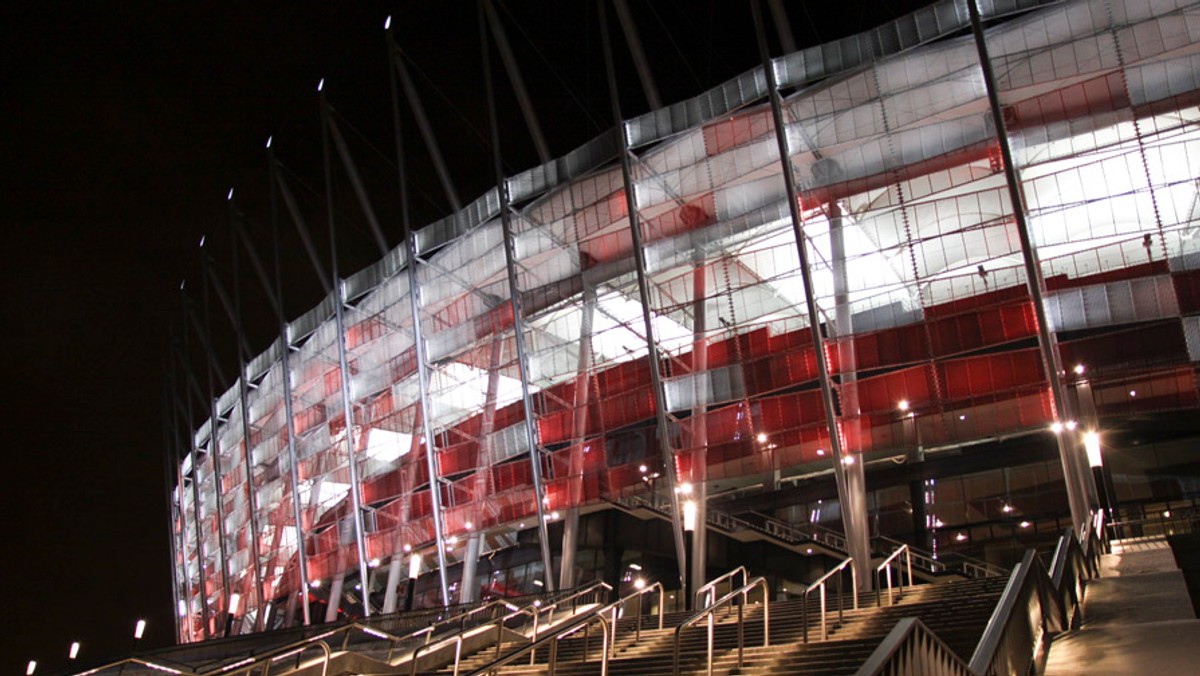 Warszawski Stadion Narodowy zamienił się w sobotni wieczór w pustynny tor i stał się areną walki i popisów zawodników z Polski i zagranicy. Była to piąta edycja największego festiwalu motoryzacyjnego w tej części Europy – Verva Street Racing.