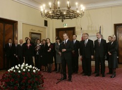 Kogo Polacy chcą wyrzucić z rządu