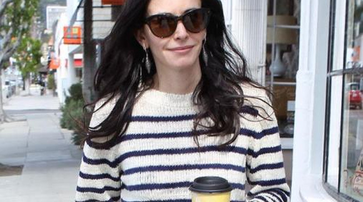 49 évesen is szülne Courtney Cox