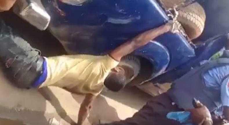 Man handcuffed to moving police van in Edo state