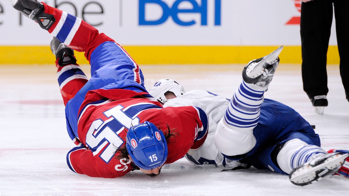 W ostatnim meczu hokeja, w którym zmierzyły się drużyny Montreal Canadiens i Toronto Maple Leafs, doszło do bójki pomiędzy zawodnikami.