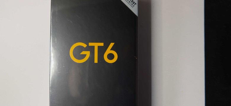 Oto realme GT6. Co zawiera pudełko? [UNBOXING]