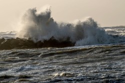 Orkan Pia uderzył w Wyspy Brytyjskie i sparaliżował transport. Poważne utrudnienia