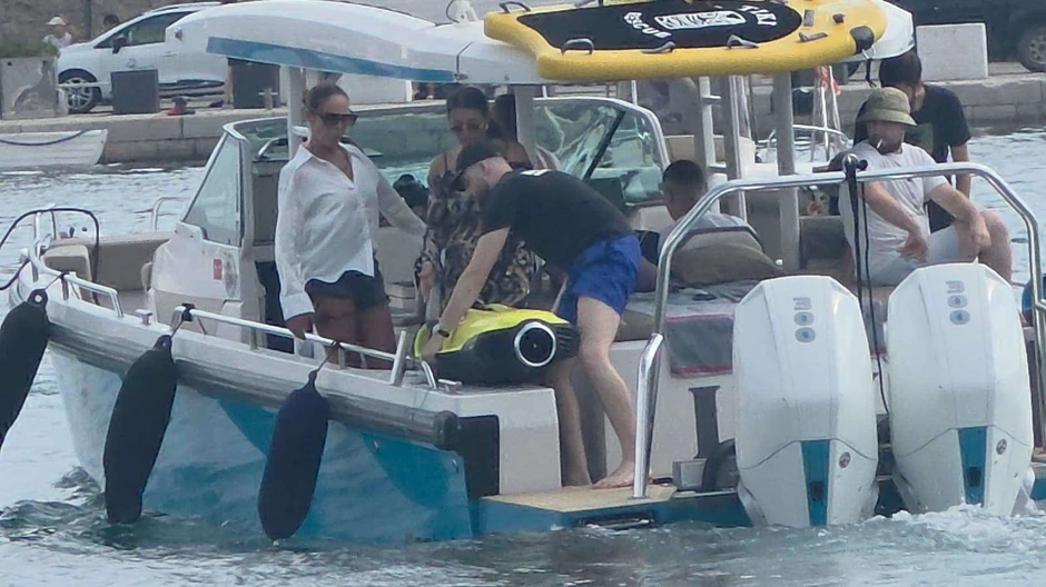 Milena Kačavenda paparaco