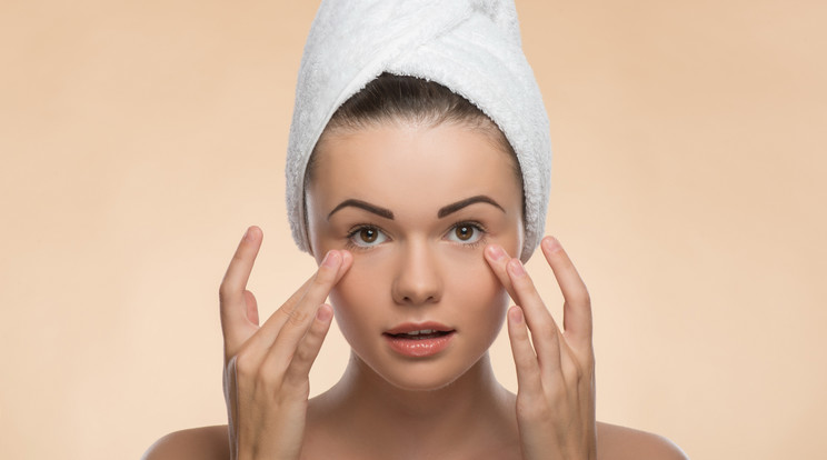A megfelelő minőségű szemkörnyékápolókis segíthetnek vissza-nyerni a bőr rugalmasságát/Fotó:Shutterstock