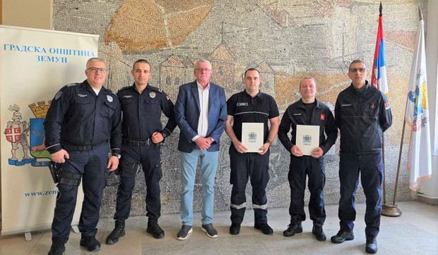 Nagrađeni policajac i vatrogasac