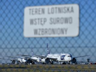 Uziemione samoloty PLL LOT na lotnisku Chopina w Warszawie w związku z pandemią koronawirusa
