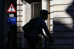 Za wzrost zakażeń w Wielkiej Brytanii odpowiadają młodzi i niezaszczepieni