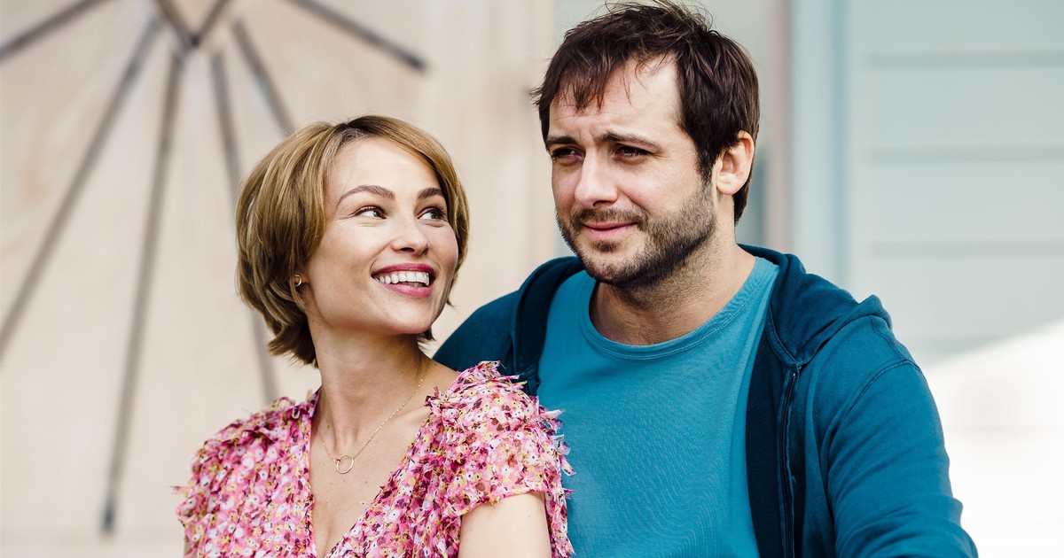 Happiness Comes in Pairs – Romantic Comedy, Veronika Ksikiewicz