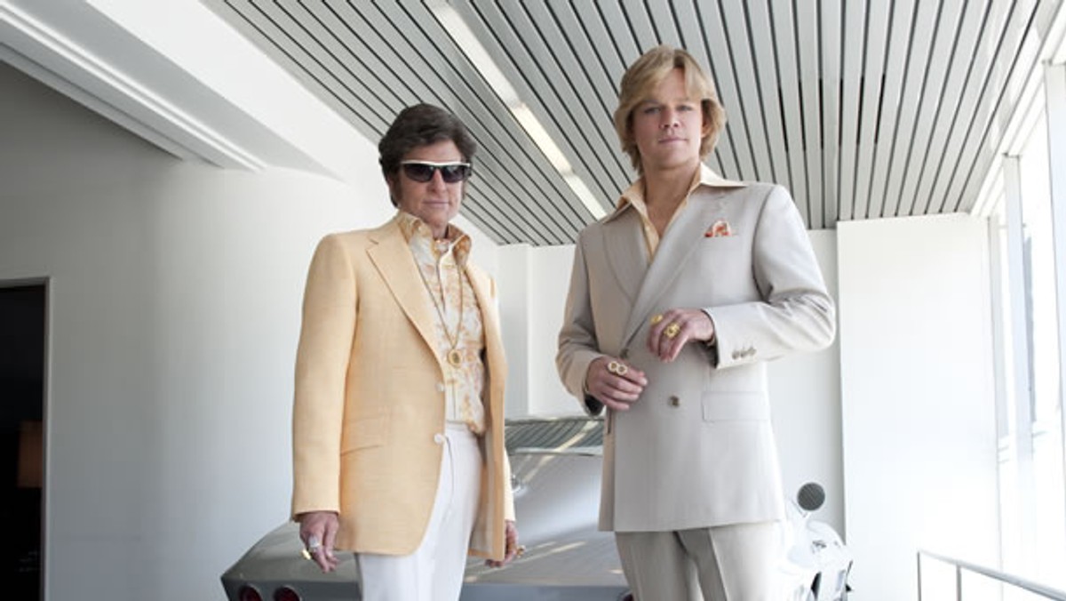 Telewizja HBO przedstawiła pierwsze oficjalne zdjęcie z filmu "Behind The Candelabra" Stevena Soderbergha.