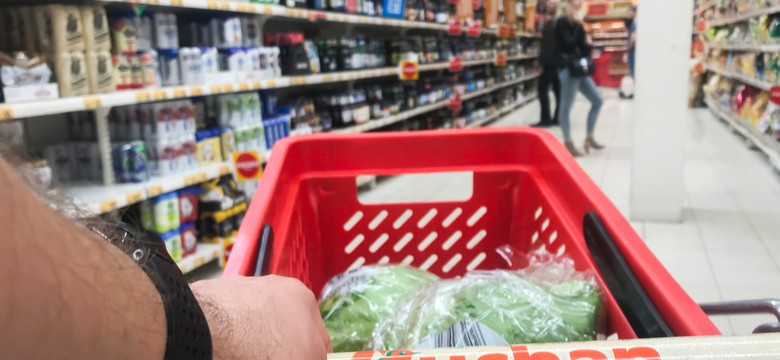 Nagranie z przepychanki w Auchan podbija sieć. "Tak się wziąć upodlić" [WIDEO]