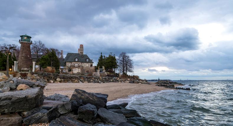 Sands Point, N.Y.: A Fairy-Tale Village, for Those Who Can Afford It