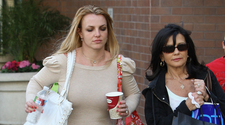 Britney Spears és Lynne Spears régebben sokat kirándultak és koktéloztak együtt Fotó: Northfoto