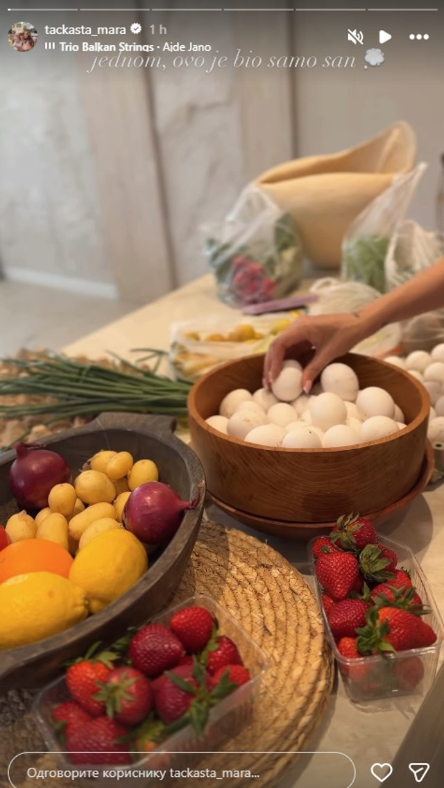 Tačkasta Mara farba jaja sa ćerkom