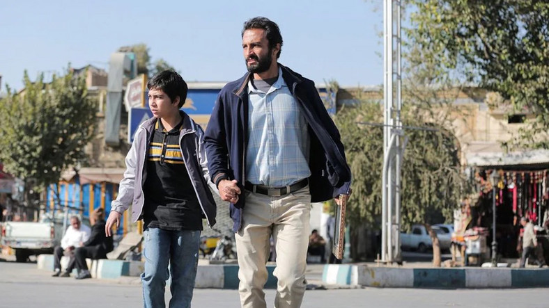 Amir Jadidi (po prawej) w filmie "Bohater"