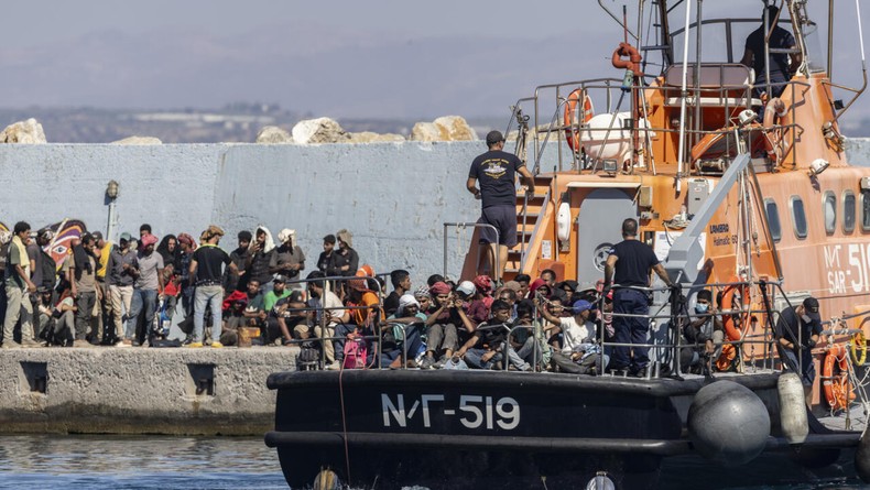Migrants heading to Greek shores
