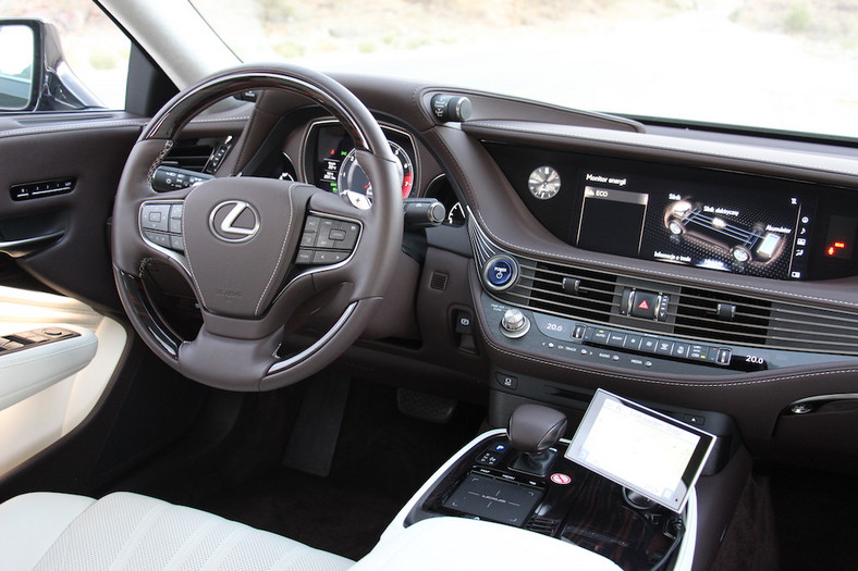 Lexus 500h – pierwsze jazdy