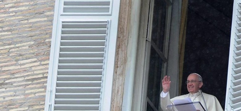 Papież zaliczył wpadkę. Zaklął "kur..." w czasie błogosławieństwa. WIDEO