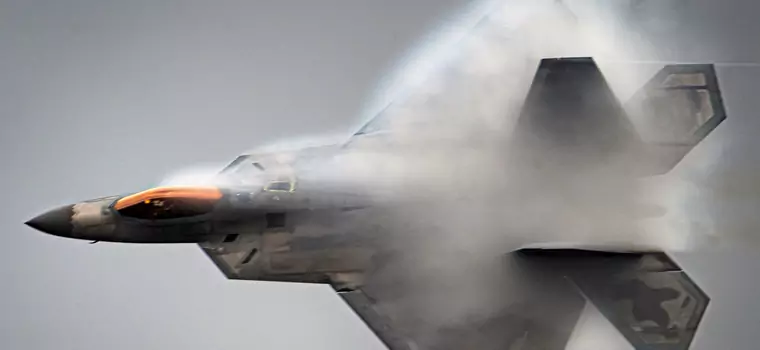 Piloci myśliwców F-22 testują futurystyczny hełm. "Generacyjny skok"