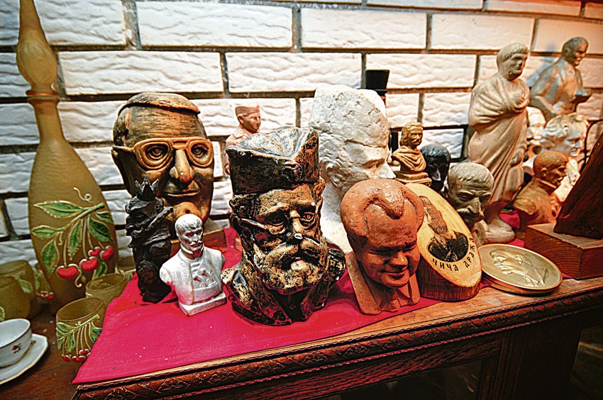 Čuva i biste raznih državnika