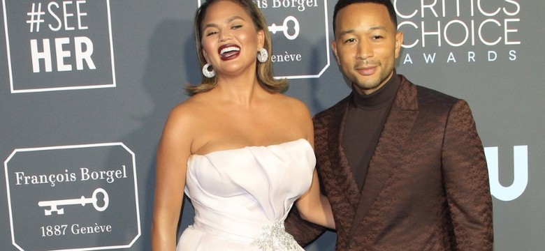 "Modelki już z niej nie będzie". Internauci okrutnie komentują pociążową figurę Chrissy Teigen. FOTO