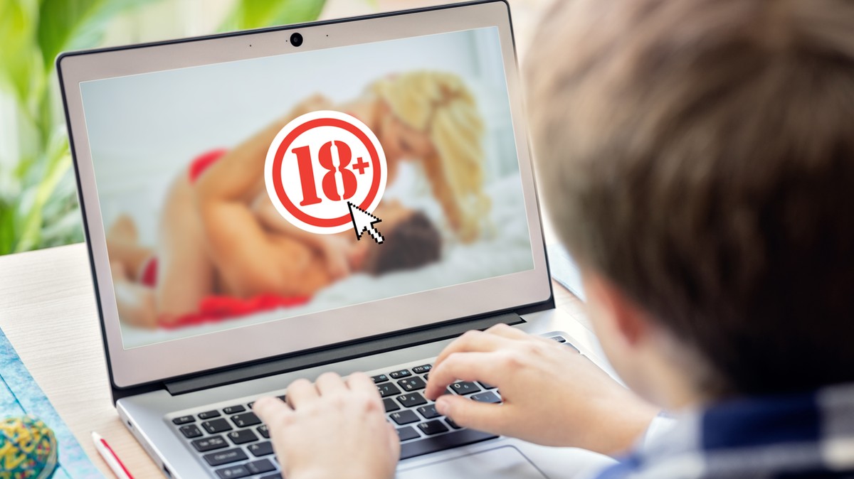 Egészen elképesztő: átlagosan ennyi idősen látnak pornót a magyar gyerekek  – Nem hiszi el, milyen fiatalok! - Blikk