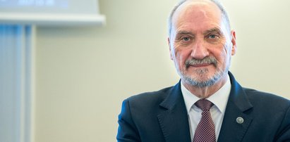 Macierewicz chciał umieścić prawicowego dziennikarza w wywiadzie NATO. "Pytali: czy to żart?"