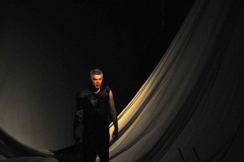 "Prokletstvo je i sram što sam rođen da ga popravljam sam"