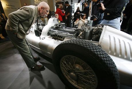 A man peers into the engine compartment of a 1939 Auto Union D-Type Twin Stage Supercharged V-12 Gand Prix race car as it sits on display during a two-day public viewing in New York City, January 25, 2007. The car will be the highlight of Christie's International Motor Car auction sale on February 17, 2007 in Paris, France, with bids estimated by Christie's between $12 to $15million. REUTERS/Mike Segar (UNITED STATES)