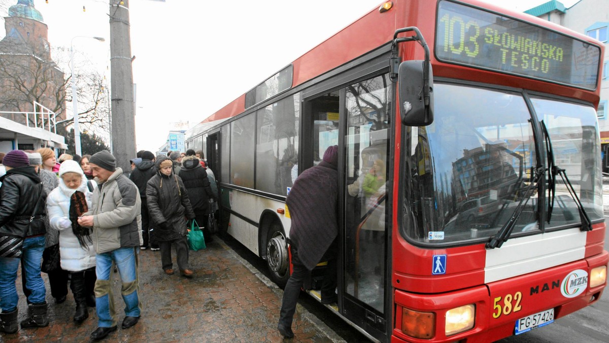 Od 1 lipca autobusami MZK będzie można dojechać do Różanek i Wojcieszyc - informuje rmg.fm.