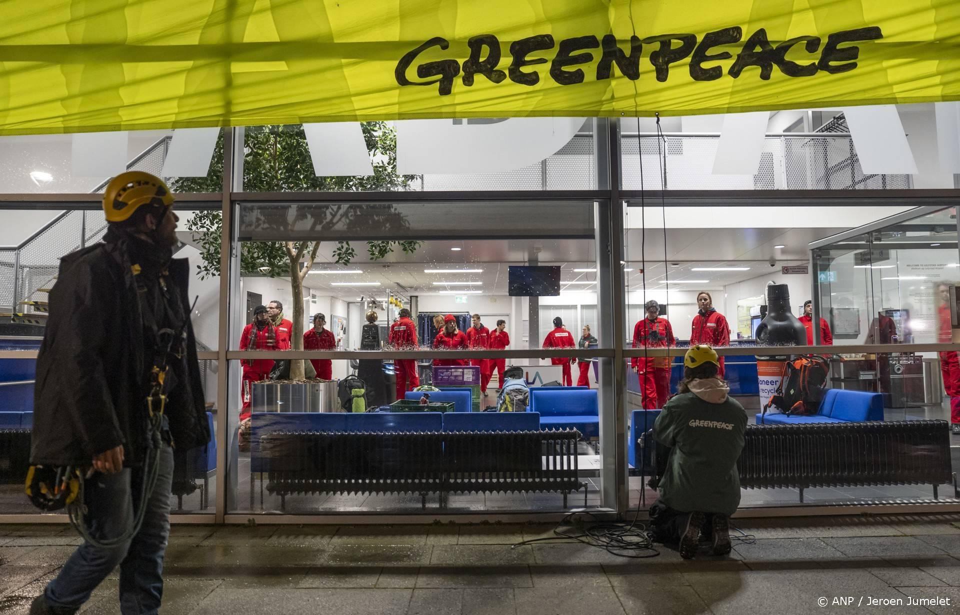 Greenpeace bezet Lelystad Airport: 20 activisten weigeren te vertrekken
