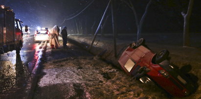 Wypadek w Dąbiu. Auto wjechało w busa