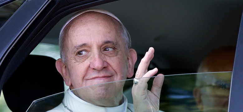 Papież Franciszek nie chce luksusowej limuzyny. Jeździ fordem focusem. ZDJĘCIA