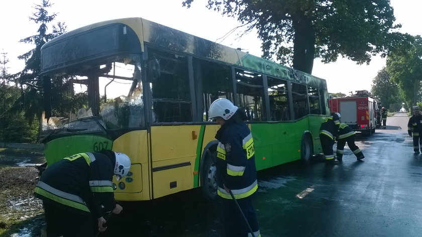 Spłonął autobus miejski. Pasażerowie uciekali