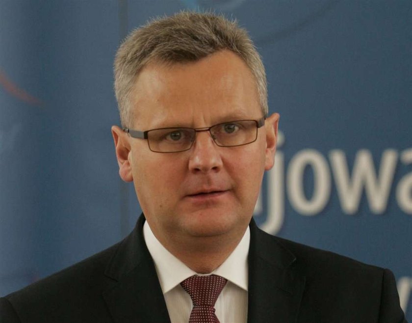 Minister je, a szofer czeka