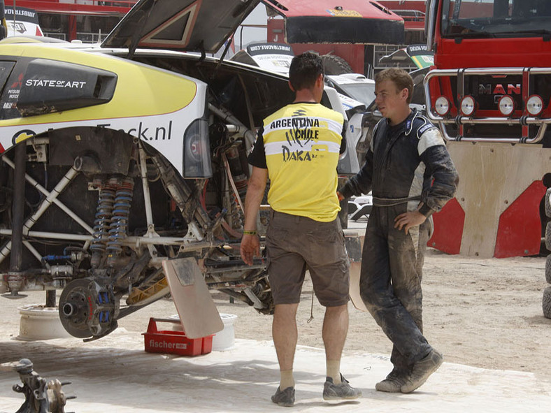 Rajd Dakar 2010: Przygoński już 8, Sonik broni honoru (12. etap na żywo, wyniki, foto)