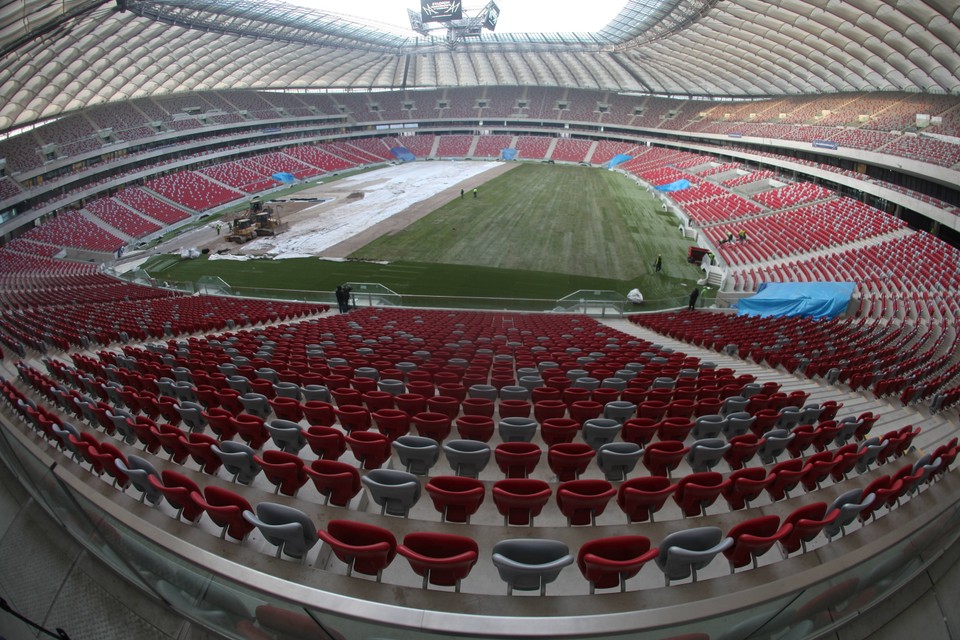 Układanie murawy na Stadionie Narodowym