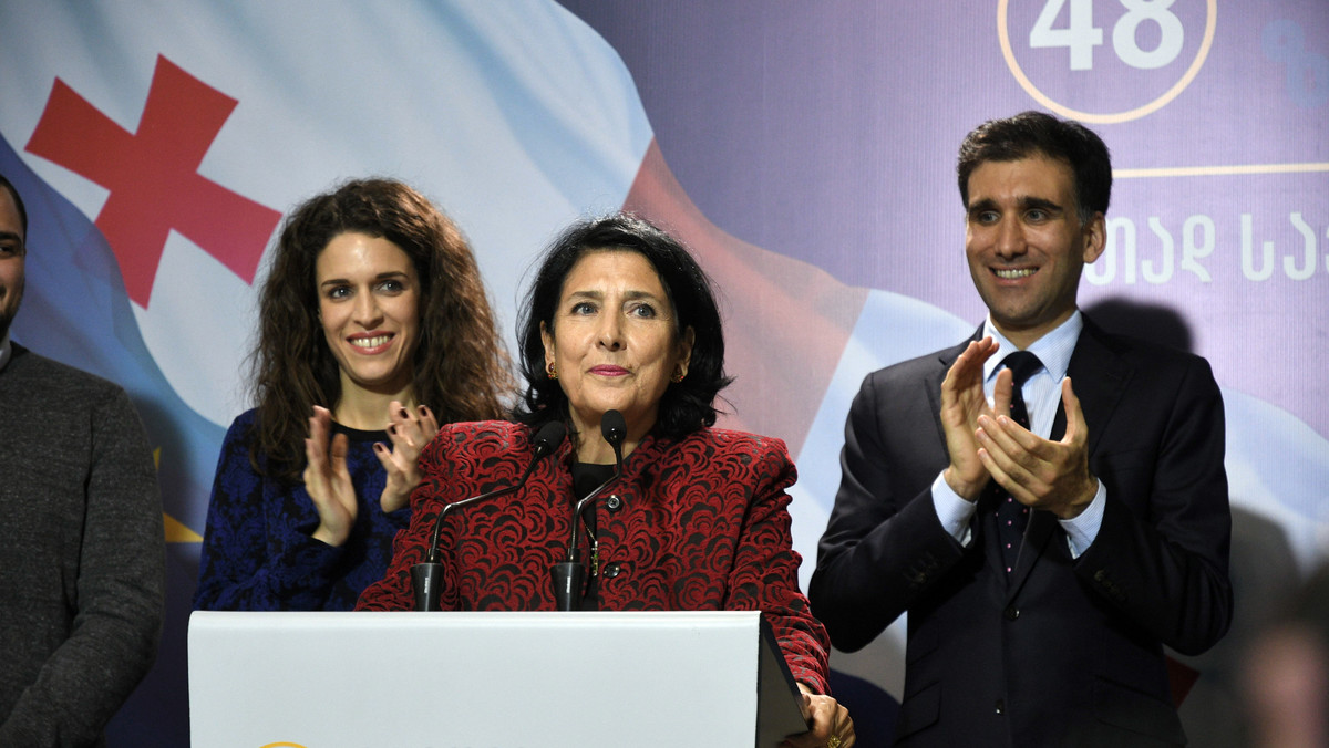 W drugiej turze wyborów prezydenckich w Gruzji zwyciężyła Salome Zurabiszwili, kandydatka niezależna wspierana przez Gruzińskie Marzenie, zdobywając 59,6 proc. głosów - wynika z danych opublikowanych w nocy przez Centralną Komisję Wyborczą po przeliczeniu 98 proc. głosów.