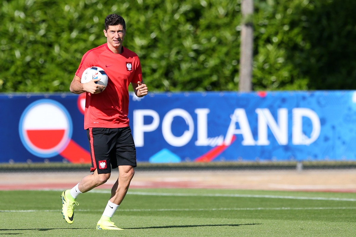 Euro 2016: Lewandowski najlepszym napastnikiem ME, a Polska może zagrać w ćwierćfinale. Tak twierdzi "The Times"