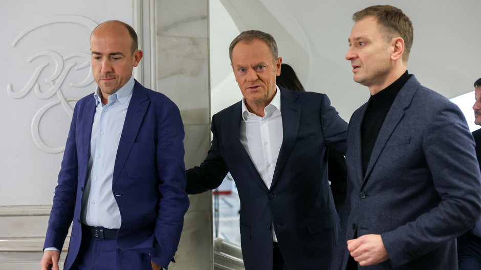 (od lewej) Borys Budka, Donald Tusk i Sławomir Nitras. Senat, 27.01.2023 r.