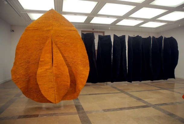 Wystawa prac Magdaleny Abakanowicz z cyklu „Abakany w Muzeum Narodowym w Krakowie, 2007 r.