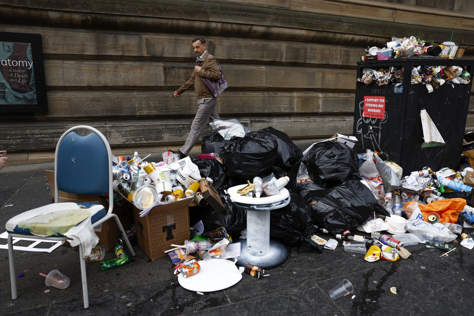Ulice Edynburga po strajku pracowników służb sprzątających 