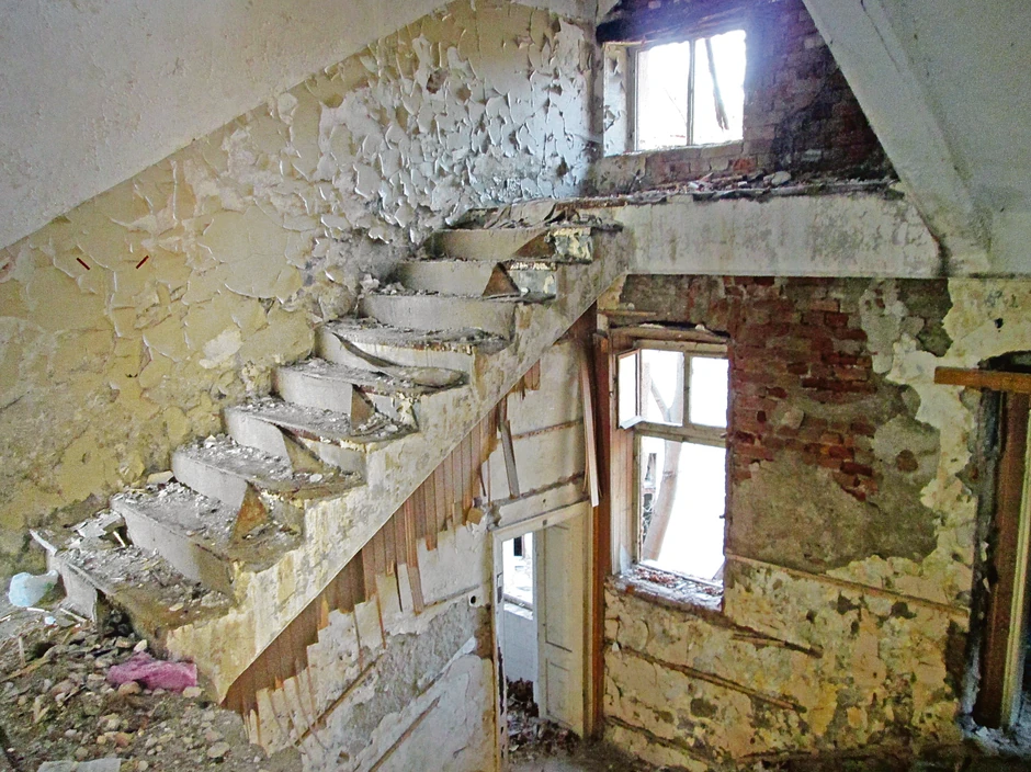 Ruina: Iz unutrašnjosti zdanja