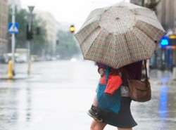 Potrzebne parasolki. Znowu będzie lać