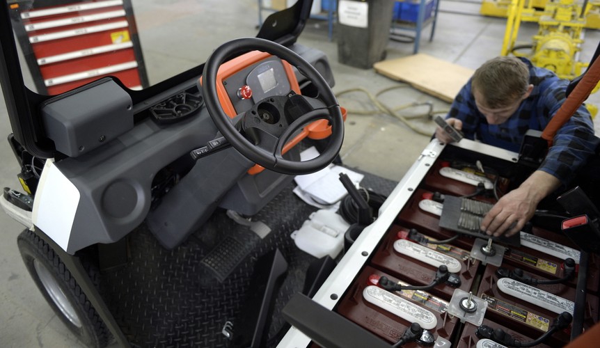 W nowej hali powstaną miejsca pracy dla kolejnych pracowników, na razie inwestor nie ujawnił, o ile zwiększy zatrudnienie.  <br><br> (dd/ukit) PAP/Darek Delmanowicz