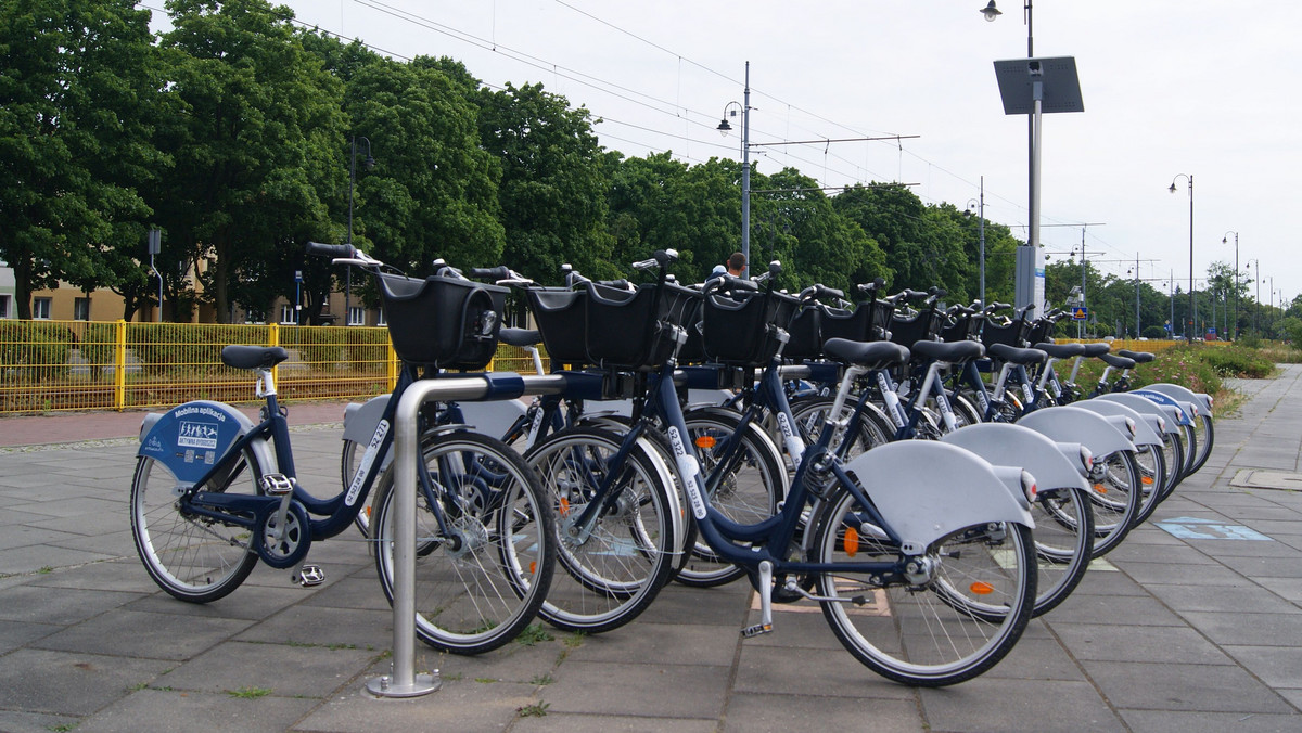 Miejskie rowery coraz mniej popularne. Raport stowarzyszenia Mobilne Miasto