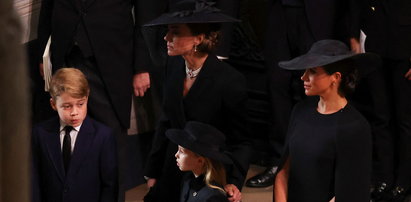 Charlotte nie kryła emocji na pogrzebie Elżbiety II. Mogła liczyć na wsparcie Meghan Markle. Tak księżna dodała jej otuchy [WIDEO]