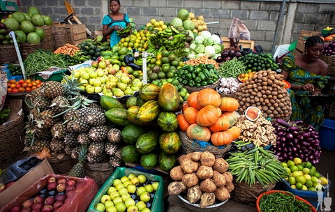 Illustrative photo of a fruit stall in a Nigerian market [fmic]