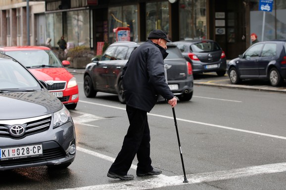 Moguća još jedna serija paketa za penzionere do kraja godine! Ognjenović: "Počela prva podela, teški su po oko 13 kilograma"