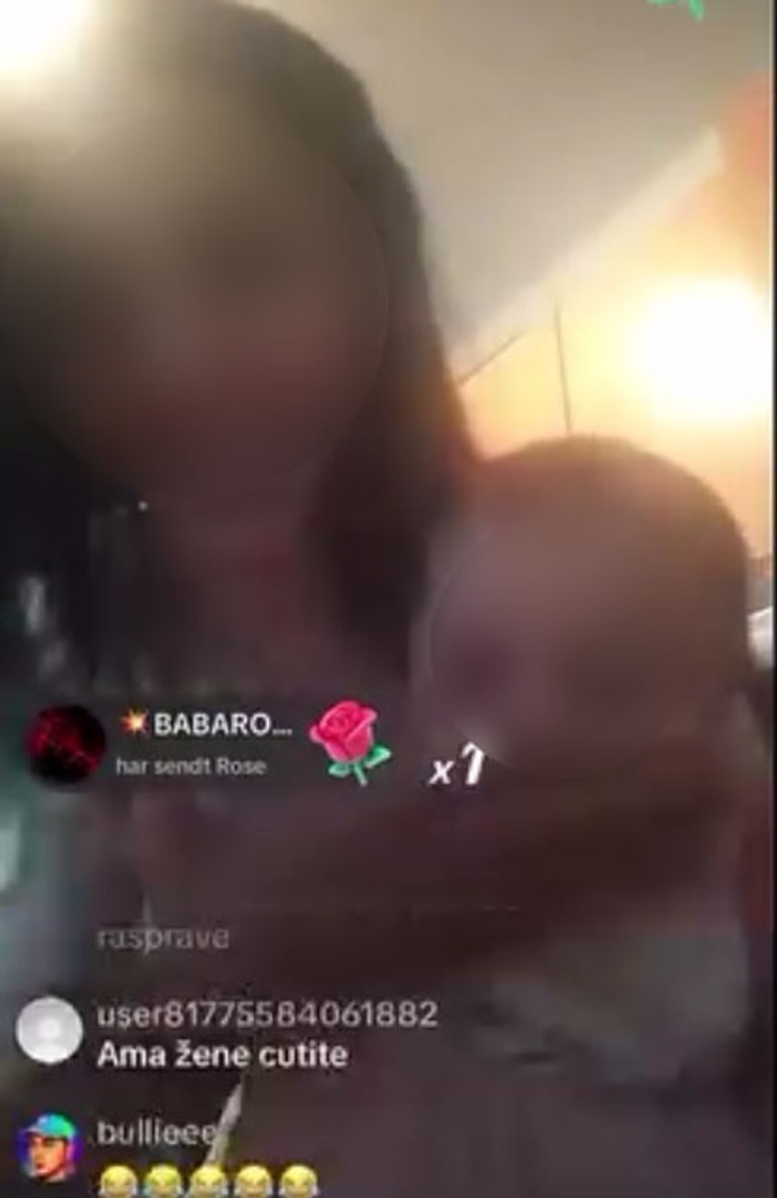 Majka lupa šamare bebi u lajvu